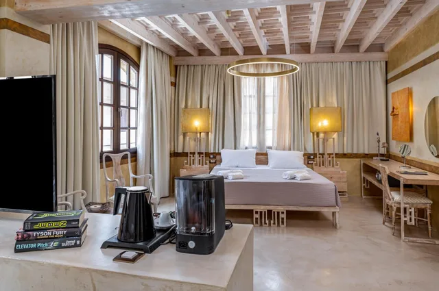 جناح تنفيذي بجاكوزي، 10GR Boutique Hotel & Wine Bar - Adults Only 5/10