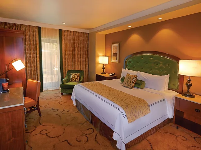 غرفة تنفيذية بسرير كينج، River City Casino Hotel 2/3