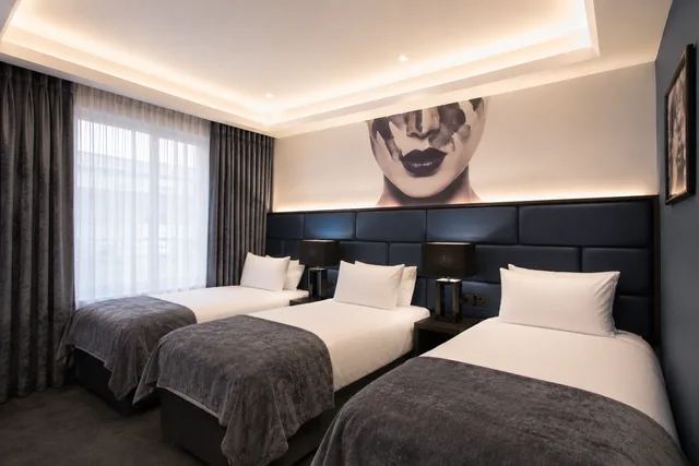 غرفة ثلاثية، The Residence Hotel 1/4