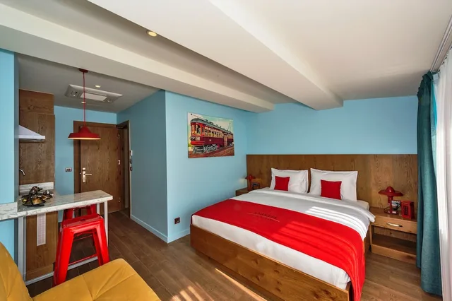 جناح ديلوكس بسرير كينج بشرفة مع أريكة، Hotel Taksim Nis (ex. Endless Hotel Taksim) 1/7