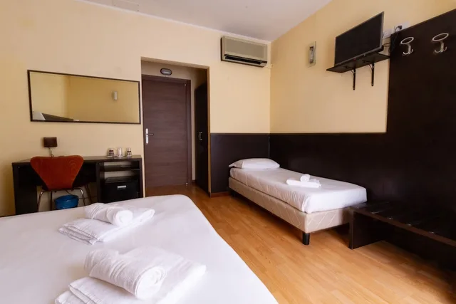 Economy, Triple, 1 Double and 1 Single Bed, Guidi 2/10