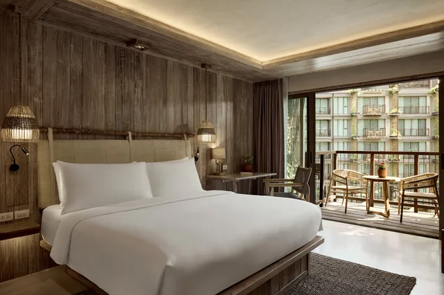 غرفة بريميوم بسرير كينج بإطلالة على المسبح، Dinso Resort 1/5