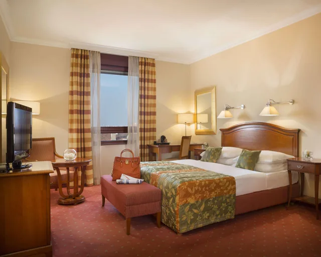 غرفة ديلوكس تنفيذية بسرير كينج مع أريكة، Best Western Premier Hotel Astoria 2/4
