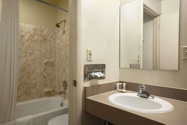 غرفة ديلوكس بسريرين مزدوجين، Super 8 By Wyndham Idaho Falls 3/3