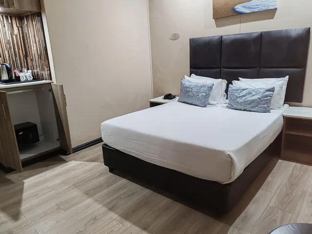 غرفة ديلوكس بسرير مزدوج، Regal Inn Gateway Umhlanga 1/10