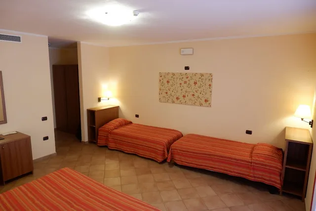 غرفة قياسية رباعية بإطلالة على الحديقة بشرفة، Villaggio Club I Tusci Residence 3/3