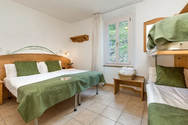 غرفة كلاسيكية رباعية بسرير كوين وسرير بطابقين، Albergo Alla Costa 3/4