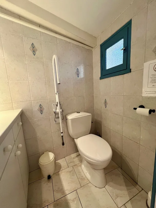 Room, Triple, 1 Queen and 1 Single Bed, Garden Floor، Le Ponteil 3/7