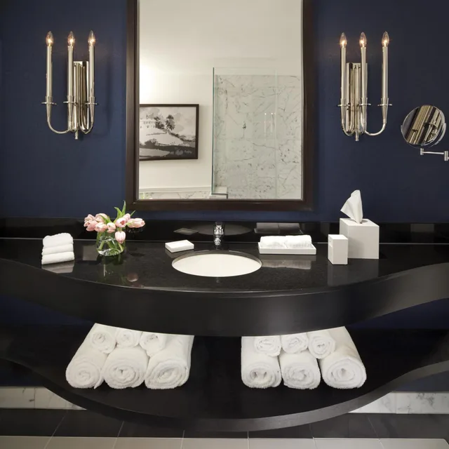 Essential, Queen Bed, Accessible، The Hotel George A Kimpton Hotel 3/3