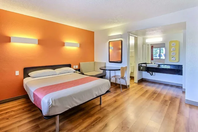 غرفة ديلوكس بسرير كوين، Motel6 Campbell, CA - San Jose 4/8