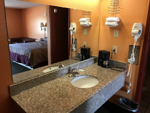 غرفة بسرير كينج، American Inn Cleburne 3/3