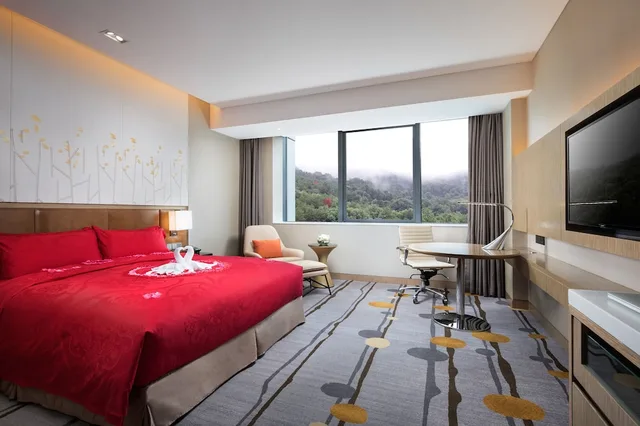 غرفة قياسية بسرير كينج في طابق مرتفع، Holiday Inn Shaoguan Downtown Hotel 3/9