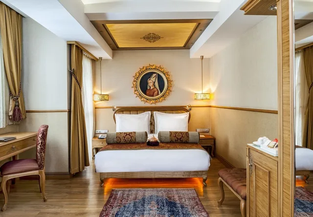 2 Bedrooms, Family, Queen and Twin Beds, Hotel Sultania Boutique Class 2/3