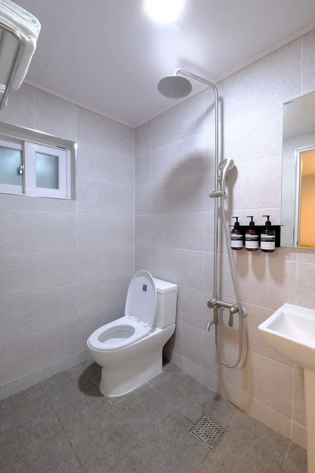 Room, Twin Beds, Private Bathroom, Daol Guest House 3/3