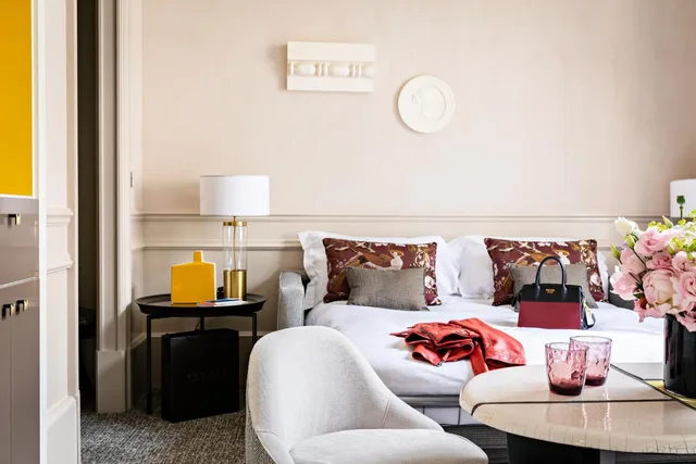 Premium, Junior Suite, King Bed, Street or Courtyard View, Living Area، Sofitel Le Scribe Paris Opera 1/10