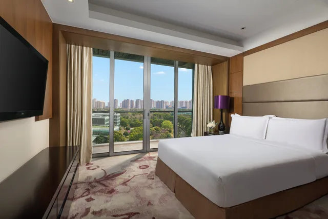 جناح بغرفتي نوم بمنطقة جلوس مع دخول الصالة، Crowne Plaza Shanghai Xiayang Lake 1/2