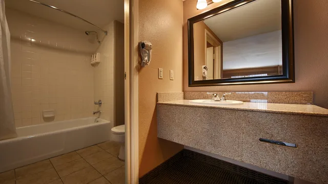 Room, 2 Queen Beds, Freeway Side، Best Western Diamond Bar Hotel & Suites 4/4
