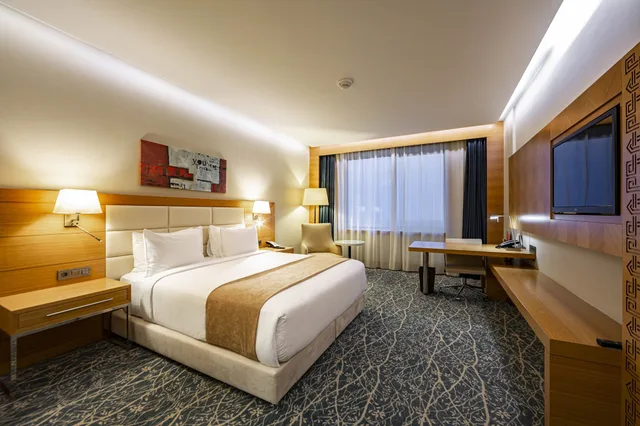 غرفة قياسية بسرير كينج بإطلالة على البحر للمدخنين، Holiday Inn Baku 3/10