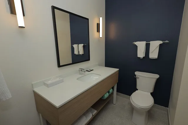 غرفة ديلوكس بسريرين كوين، Express Inn & Suites 4/4