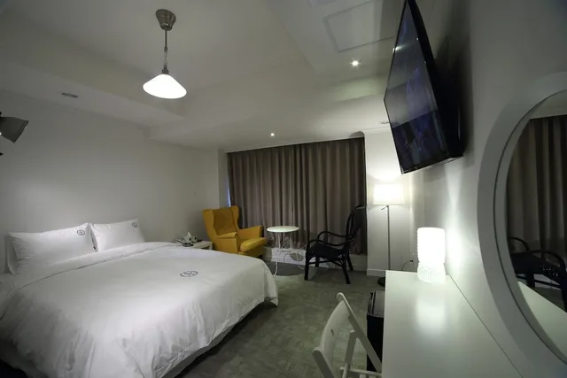 غرفة ديلوكس بسرير مزدوج، Hillside Hotel 2/3