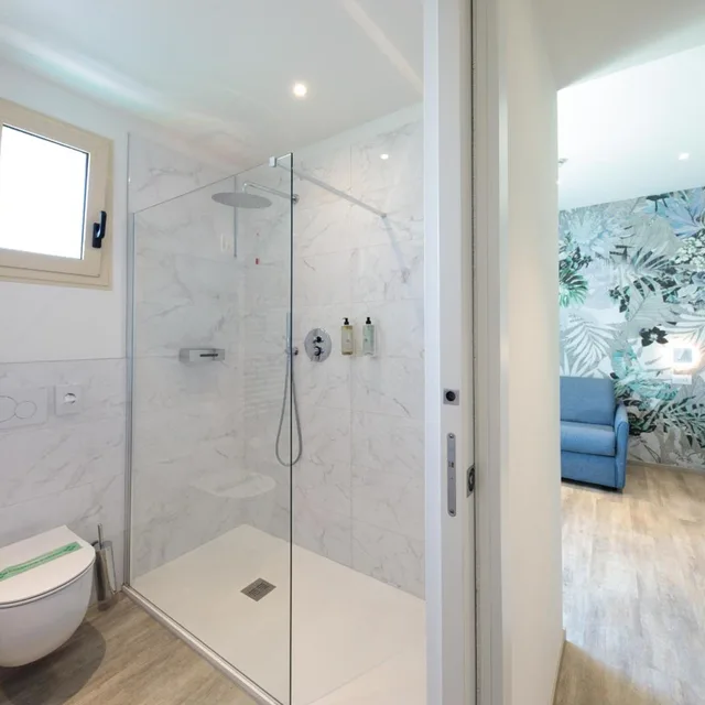 جناح بشرفة، Hotel Bristol 6/7