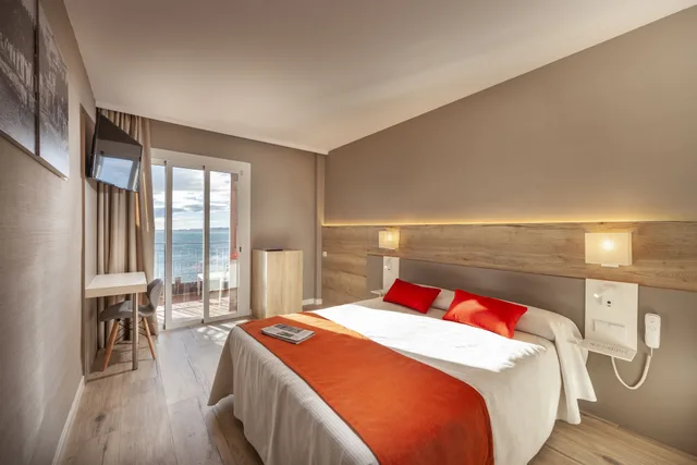 غرفة سوبيريور بسرير مزدوج بإطلالة على البحر، Montecarlo 2/2