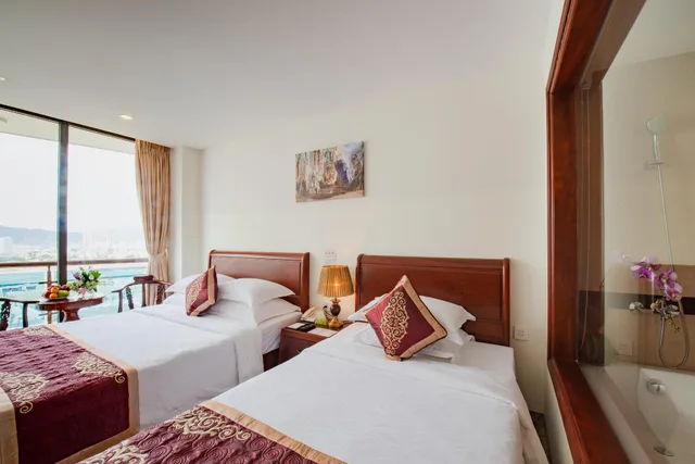 غرفة ديلوكس بسريرين منفصلين بإطلالة على المدينة بشرفة، Red Sun Nha Trang Hotel 1/3