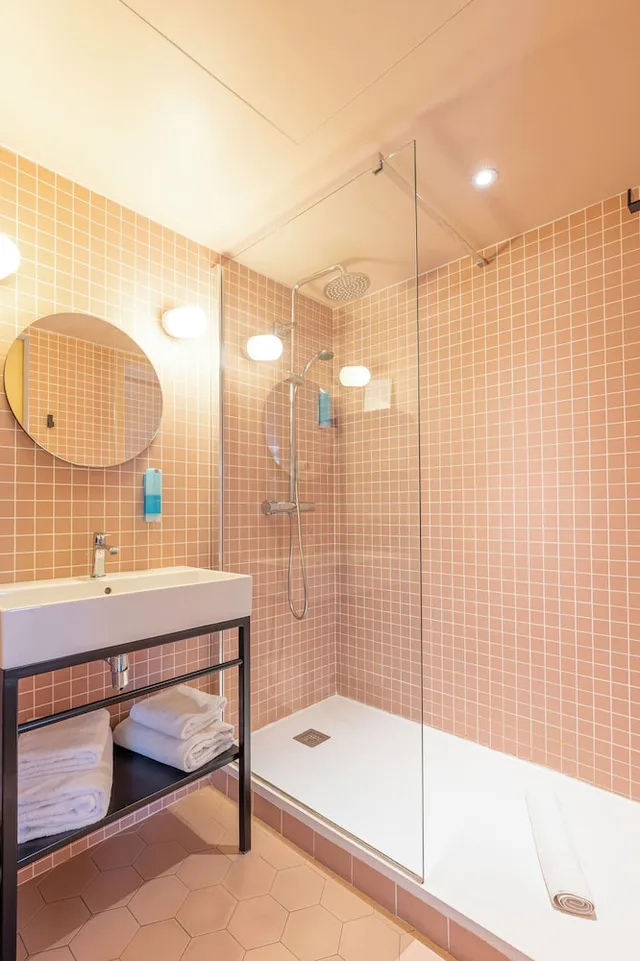 غرفة سوبيريور بسرير كوين مع أريكة، Urban Hotel Aix-les-Bains, BW Signature Collection 9/9