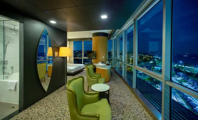 غرفة ديلوكس بسرير كينج بإطلالة على البحر بحوض استحمام، Doubletree By Hilton Hotel Istanbul - Moda 5/8