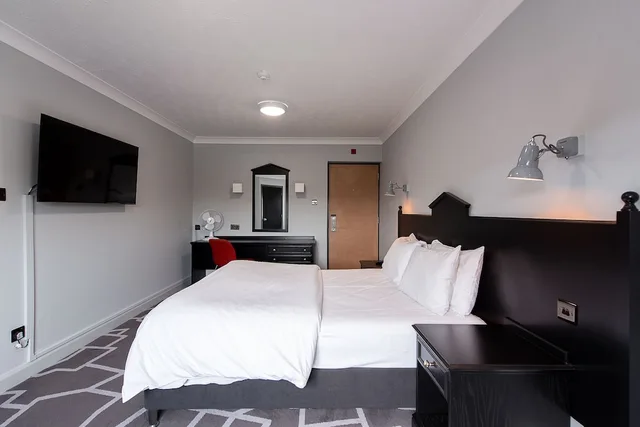 غرفة بسرير كينج، Village Hotel Liverpool 2/10