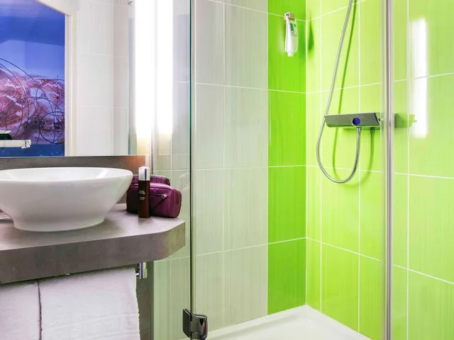 غرفة عائلية مع أريكة، ibis Styles Clermont Ferrand Le Brezet Aeroport 2/3