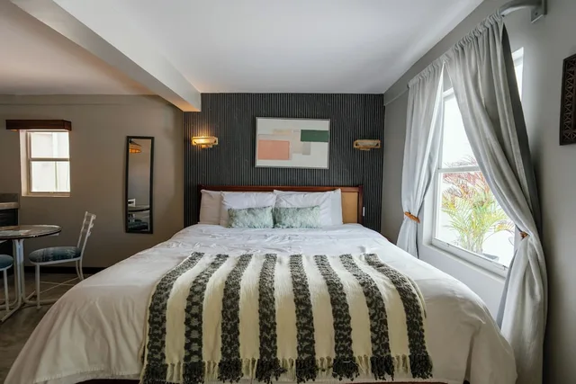 Junior Suite, King Bed, Ocean View, Pool Deck، Mata Rock Resort 4/10
