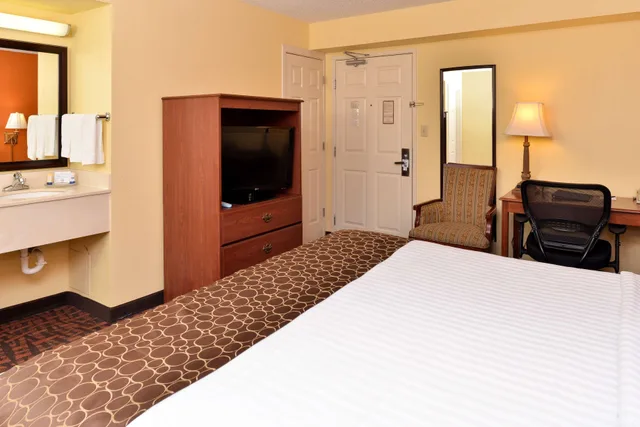 غرفة، Best Western Louisville East Inn & Suites 6/10