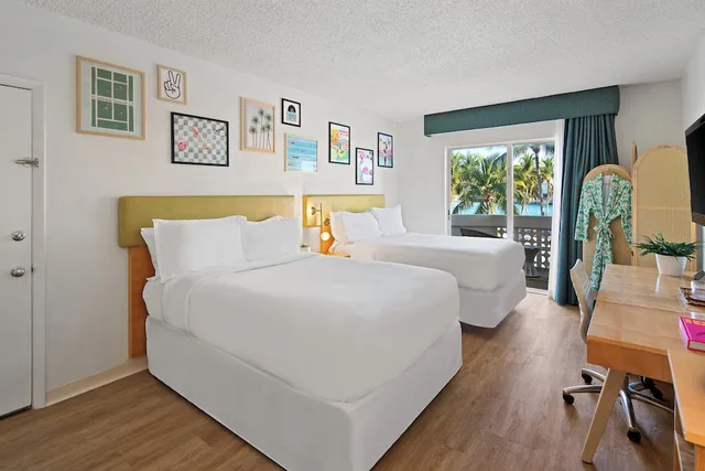 غرفة سوبيريور بسرير مزدوج بشرفة، Palm Tree Club Miami Hotel 1/4