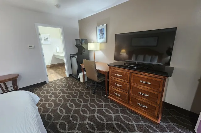 غرفة بسرير كوين لذوي الإعاقة، Ramada Bayside Inn and Suites 4/6