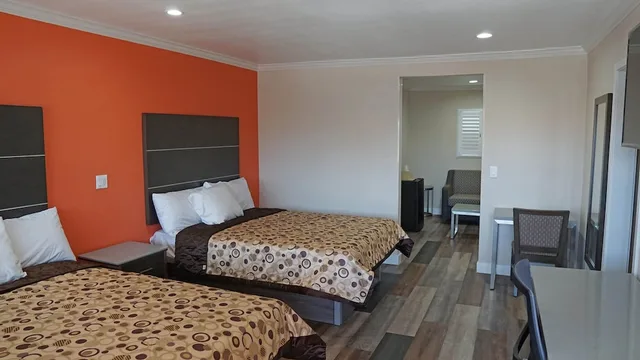 غرفة قياسية بسريرين كوين، Sea Breeze Inn 2/4