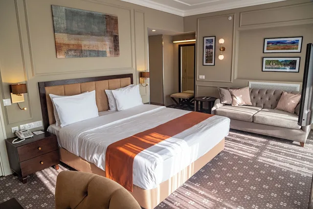 غرفة بريميوم بسرير مزدوج، Almaty Hotel 1/3
