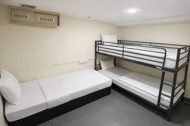 Mixed Dorm, Shared Bathroom, Sandpiper Hotel 1/1