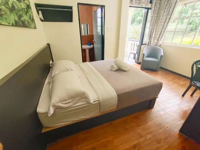 غرفة بسرير كينج بشرفة، Hillview Inn 6/6