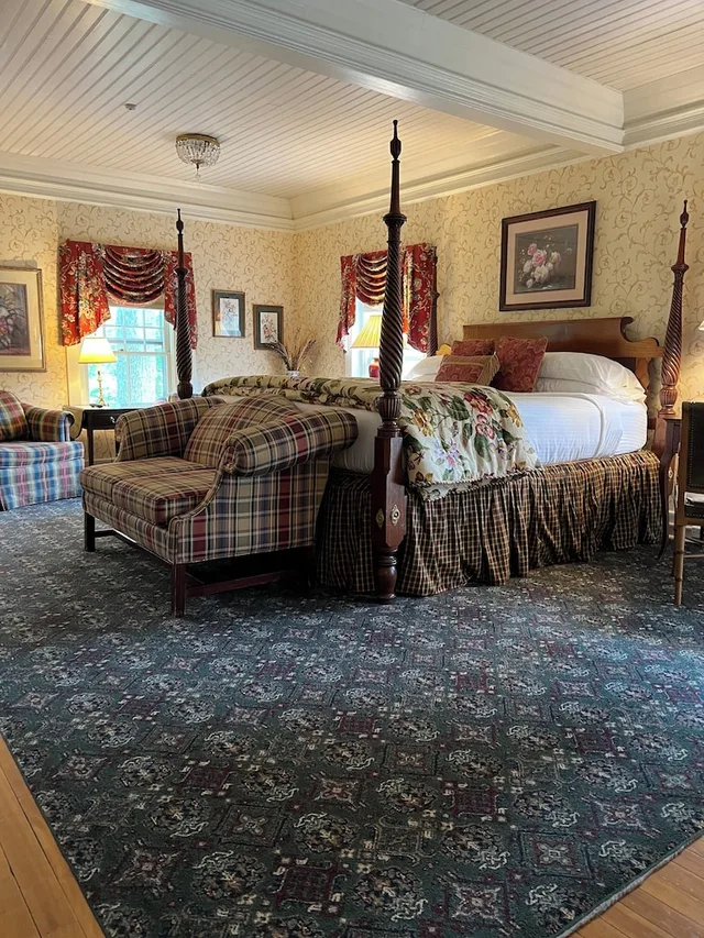 غرفة رومانسية بسرير كينج بإطلالة على الجبل، The Inn at Ormsby Hill 1/1