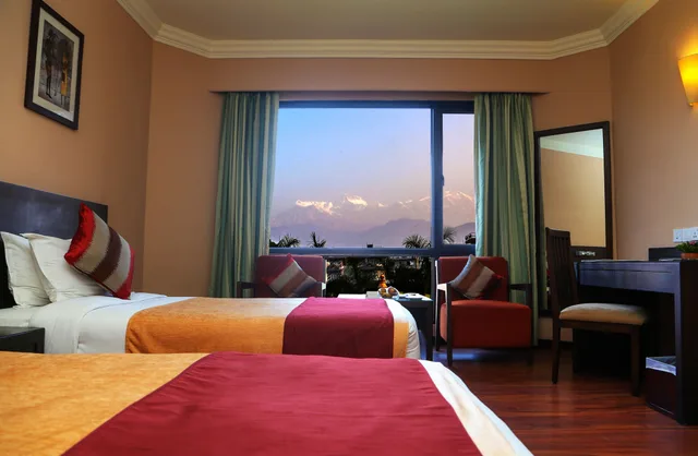 غرفة ديلوكس بسرير كينج، Pokhara Grande 1/10