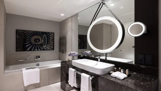 جناح جونيور بسرير كينج في طابق مرتفع، INTERCONTINENTAL LJUBLJANA 4/5