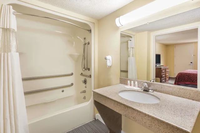 غرفة بسرير كينج لذوي الإعاقة، Days Inn By Wyndham College Park Airport Best Road 6/10