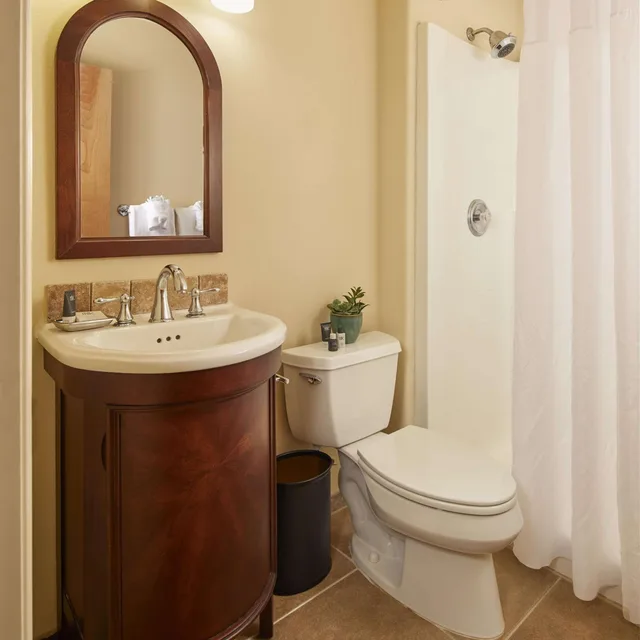 جناح ديلوكس بسرير كينج، Best Western Wesley Inn & Suites 2/2