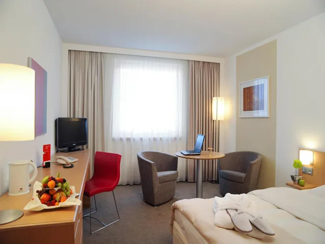 غرفة سوبيريور بسرير كينج وسرير كوين، Novotel Dusseldorf City West 5/9