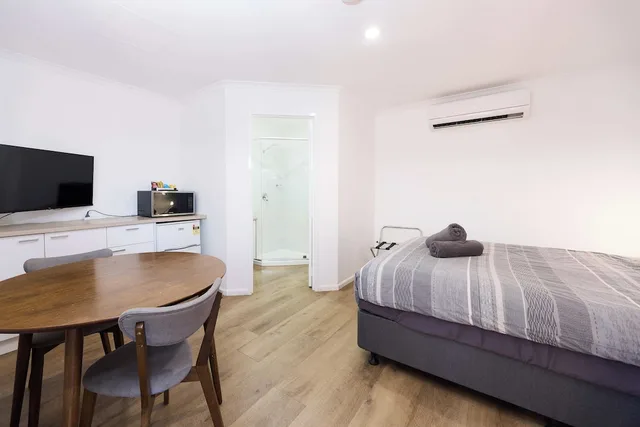 غرفة أساسية بسرير كوين، Exmouth Cape Holiday Park 8/10