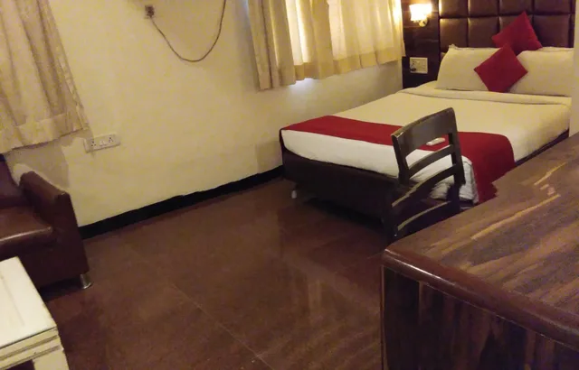 جناح بسرير كوين، HOTEL HERITAGE DAKSHIN 3/3