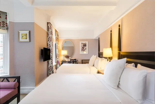 غرفة عائلية بسريرين كوين بإطلالة على الفناء، ST ERMINS HOTEL 1/9