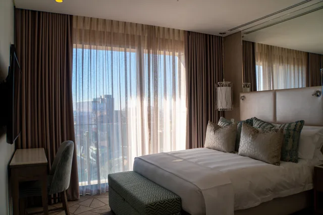 2 Bedrooms, Grand, Apartment, King Bed, The Leonardo 1/10