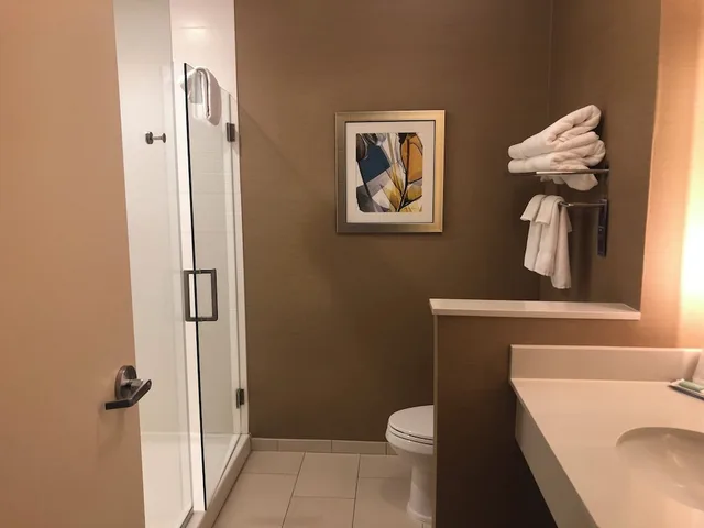 جناح بسريرين كوين بإطلالة على البحيرة، Fairfield Inn And Suites Detroit Lakes 3/3